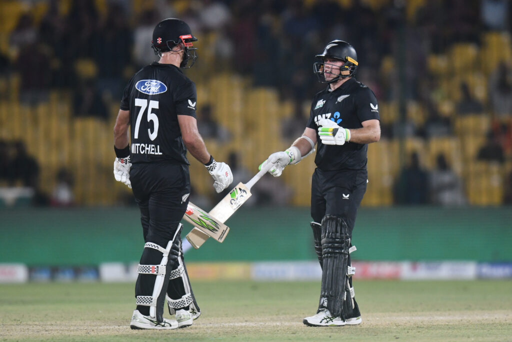 New Zealand Outclass Pakistan to Win Tri-Nation Series